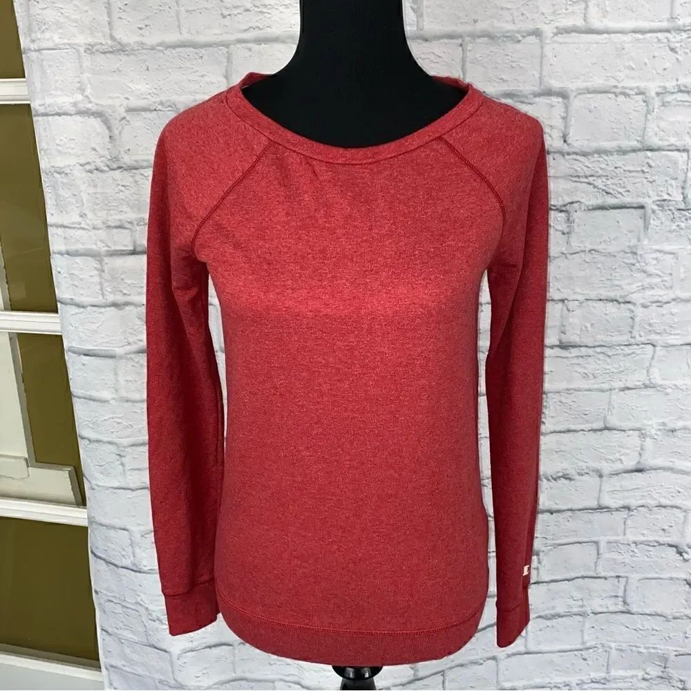 Champion NWOT Crewneck Longsleeve sweatshirt red sz S women